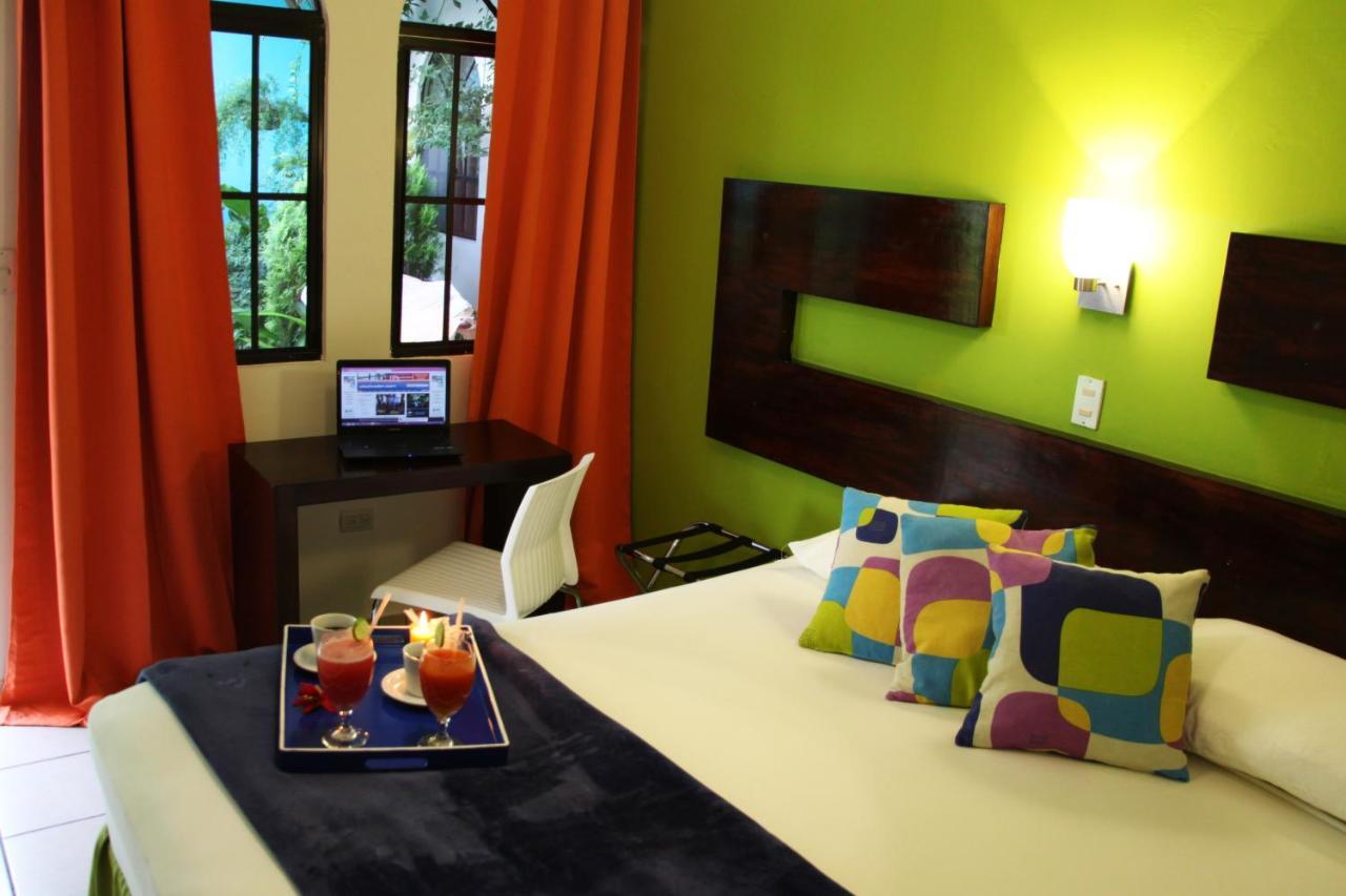 Villa Del Angel Hotel سان سلفادور الغرفة الصورة